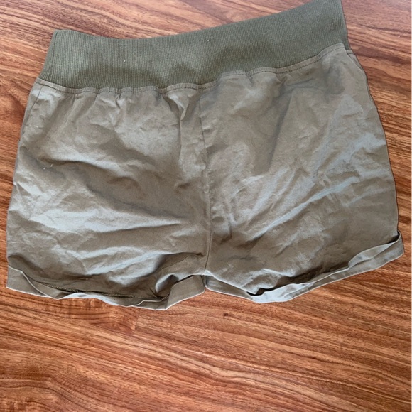 Maacie maternity shorts - Picture 2 of 3